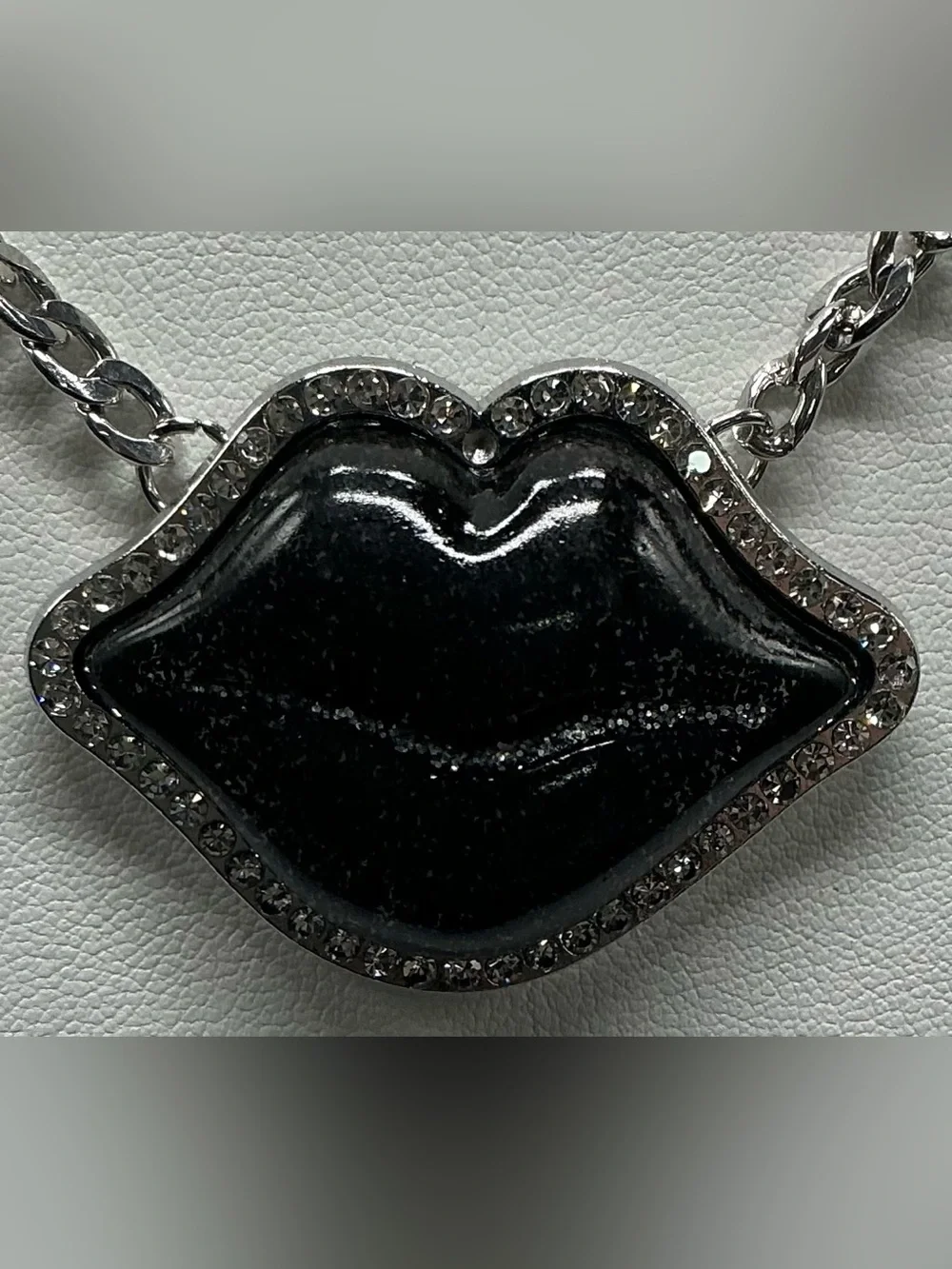 SILVER TONE BLACK LIP PENDANT NECKLACE LINED WITH RHINESTONES